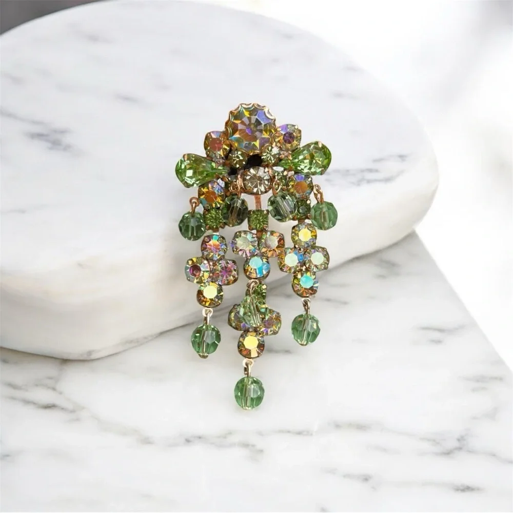 VINTAGE AURORA BOREALIS GREEN RHINESTONE brooch. Rare. Juliana? - Picture 2 of 9